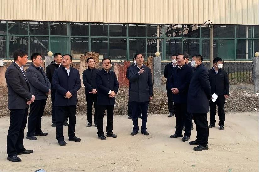 王營(yíng)區(qū)長(zhǎng)調(diào)研天意機(jī)械大宗固體廢物循環(huán)利用項(xiàng)目
